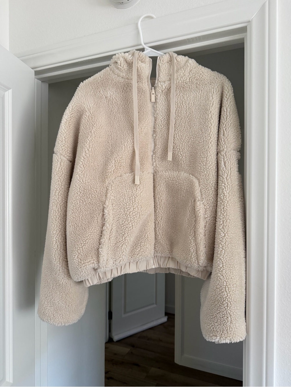 ALO Yoga womens Plush Sherpa / windbreaker reversible Zip Hoodie - Cream